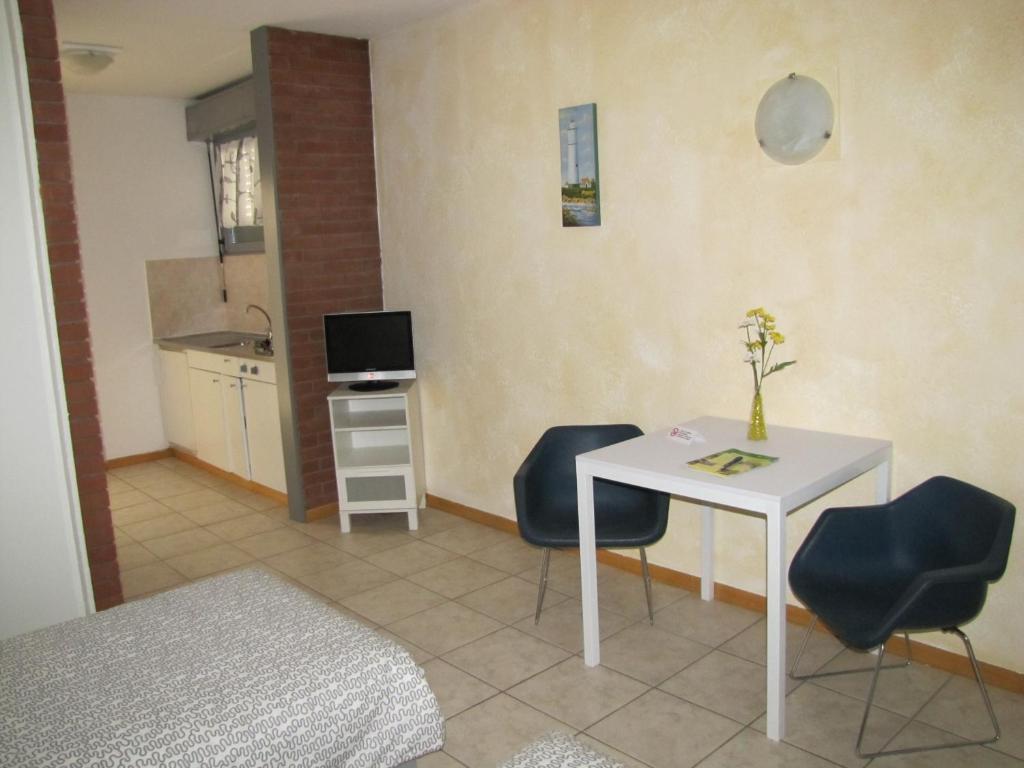Tell Apartment